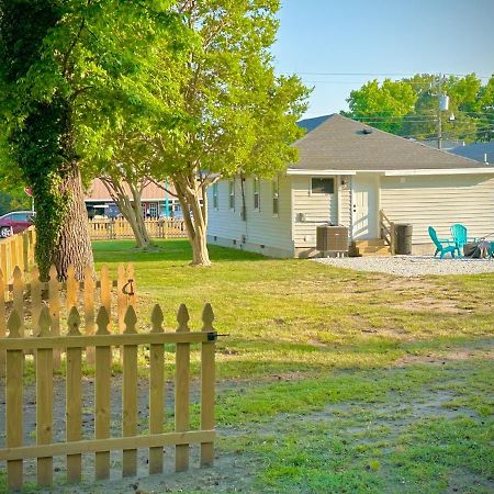 Cottage In Heart Of Colonial Beach, 7 Mins Walk To The Beach Zewnętrze zdjęcie