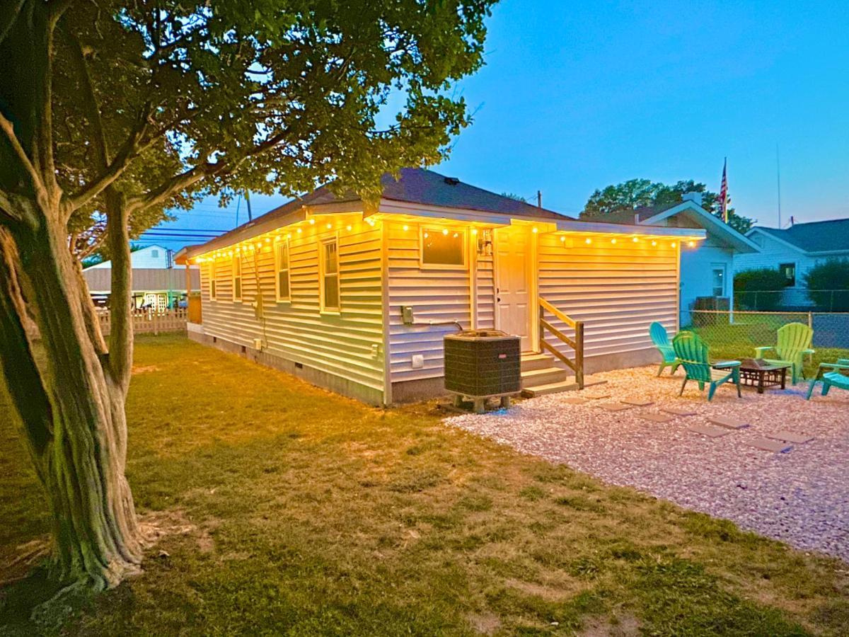 Cottage In Heart Of Colonial Beach, 7 Mins Walk To The Beach Zewnętrze zdjęcie